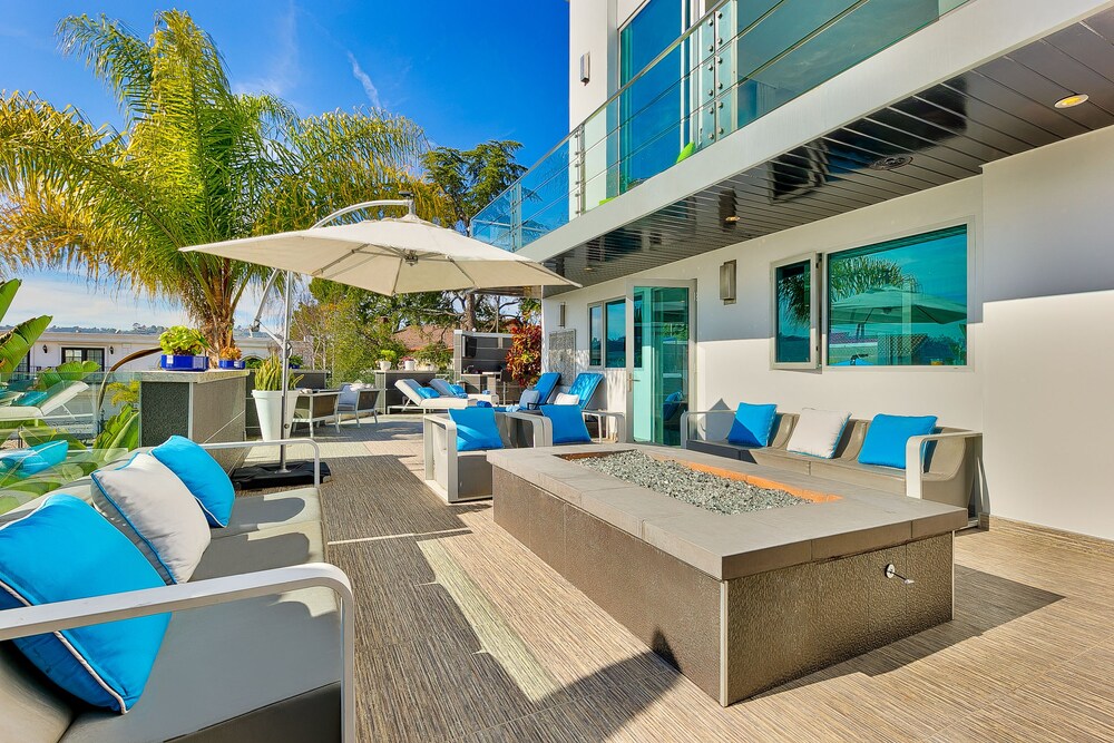 Hollywood Estate With Stunning Views - photo 59