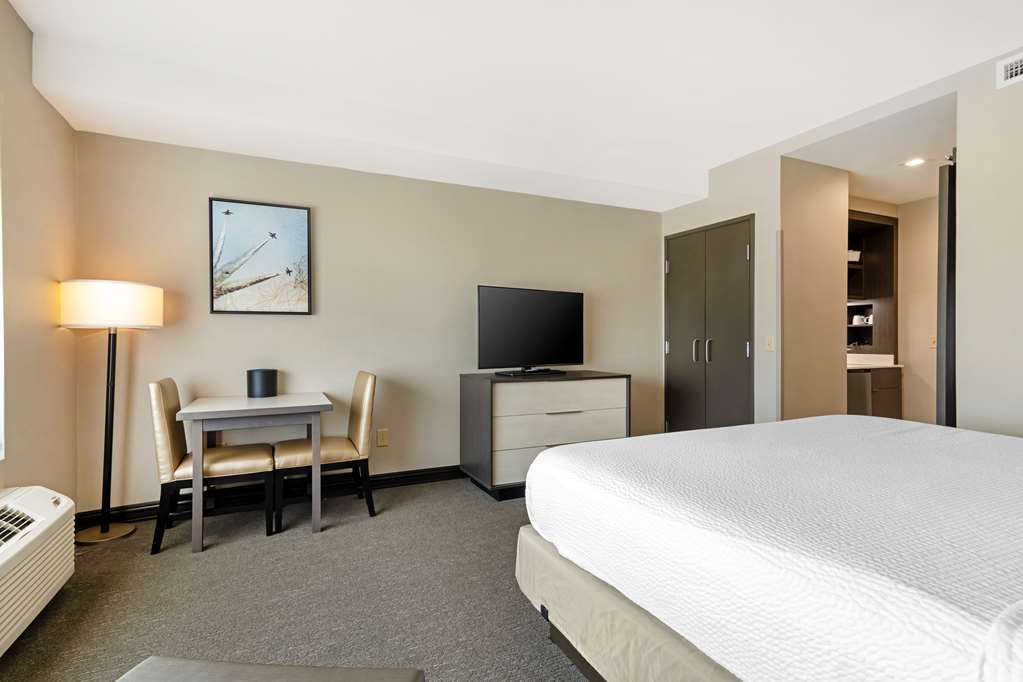Best Western Plus Executive Residency Rigby's Water World Hotel - photo 20