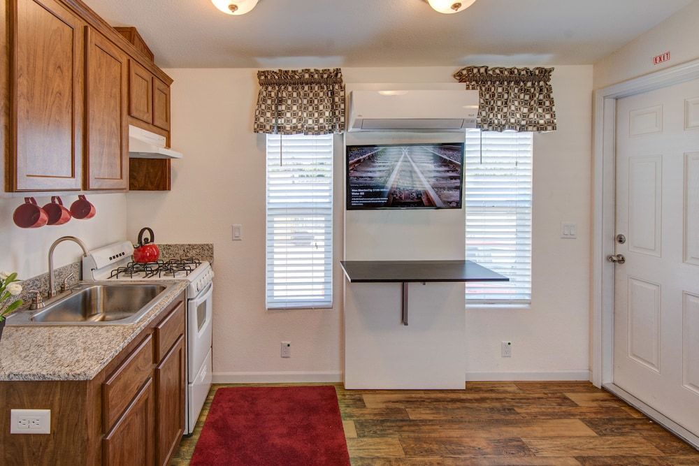Windmill Trailer Court Extended Stay Studios - photo 12