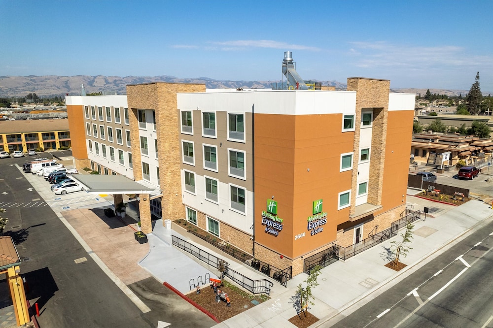 Holiday Inn Express & Suites San Jose Silicon Valley - photo 82