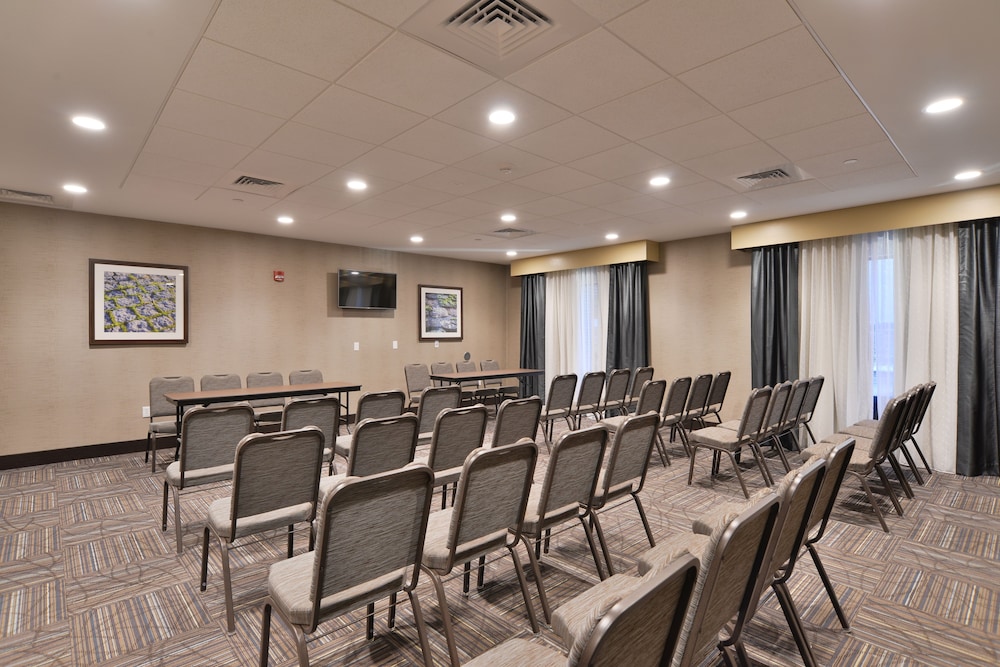 Hampton Inn & Suites Chippewa Falls - photo 37
