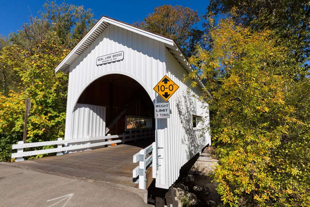 Howard Johnson by Wyndham Roseburg - photo 2