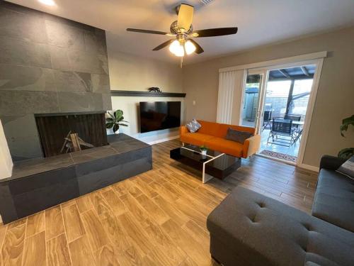 New Midtown Modern Home with Backyard — 4-Star Luxury Hotel in Phoenix, United States