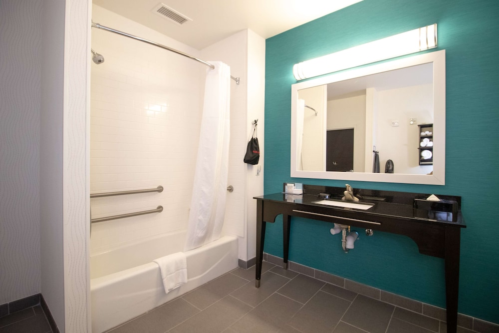 Hampton Inn Kearney - photo 30