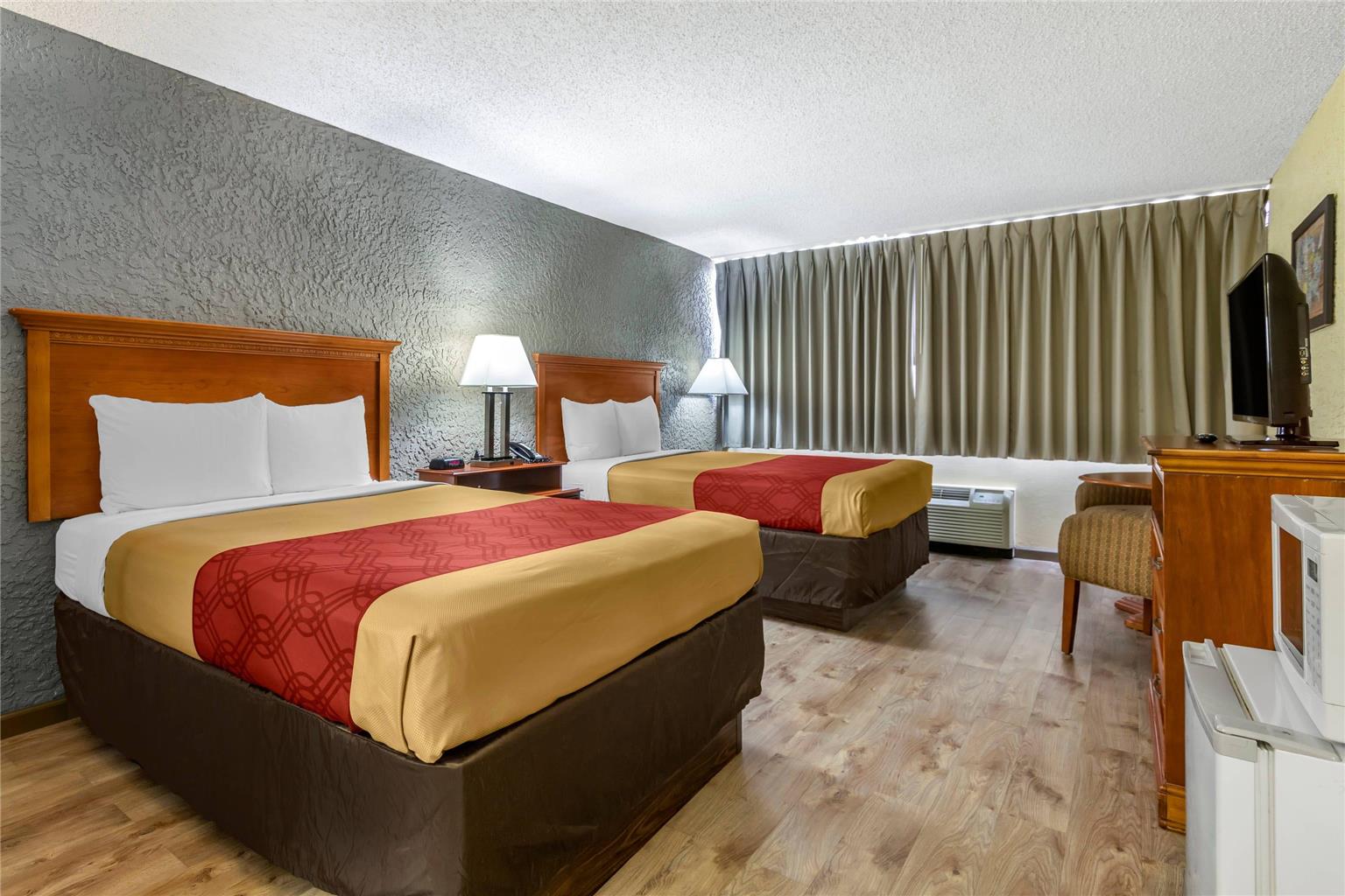 Econo Lodge Broken Arrow Tulsa - photo 4