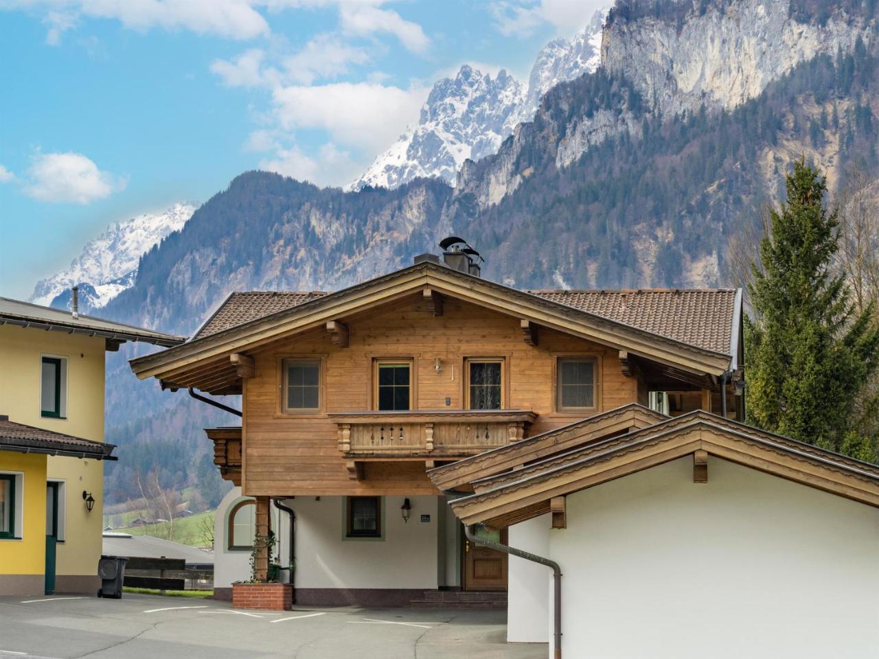Ferienwohnung Stock — 4-Star Luxury Hotel in Kirchdorf In Tirol, Austria