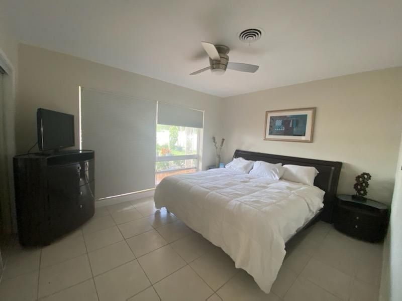 Dolphin Isle Suites - photo 3