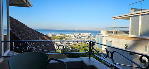 Spacious 2 bedroom Apartment Harbour views