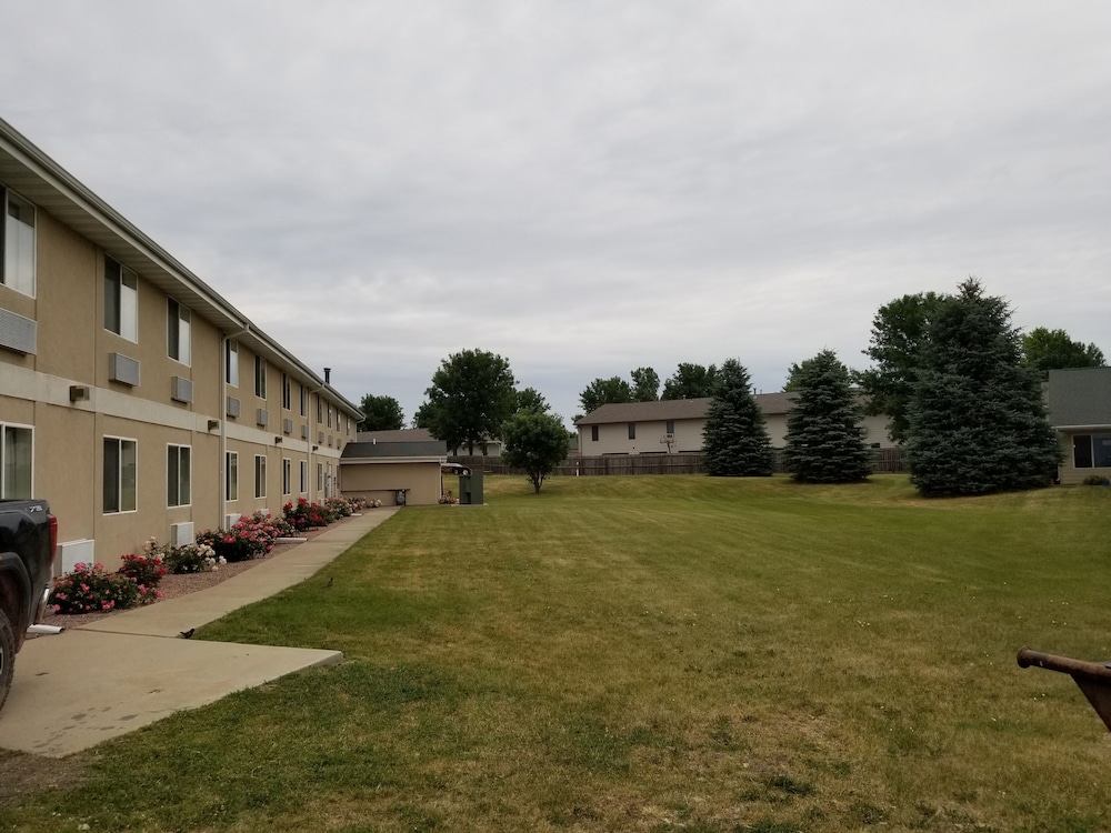 Bilmar Inn & Suites Dell Rapids Near Sioux Falls - photo 219
