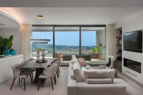 Marbella Quercus Penthouse Rooftop Jacuzzi — Benahavis
