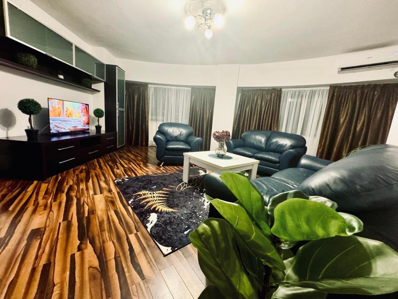 3 Rooms Unirii Square Alba Iulia 75 — Bucharest — photo 2