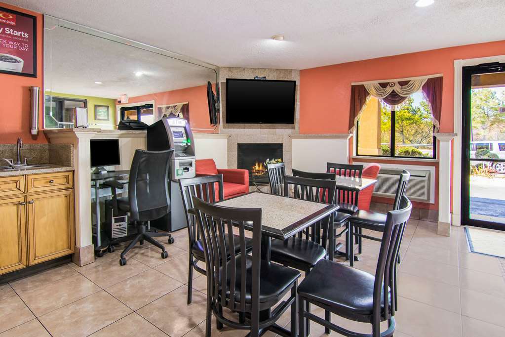 Econo Lodge Atlanta Airport East - photo 31