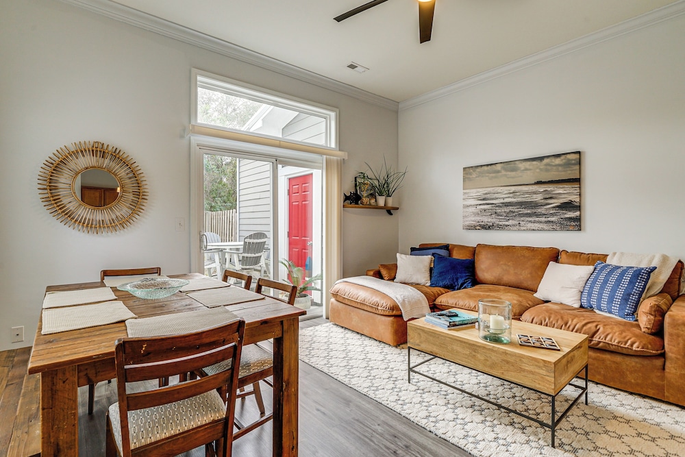 4 Mi to Ocean: Modern Townhome in Wilmington — 4-Star Luxury Hotel in Wilmington, United States