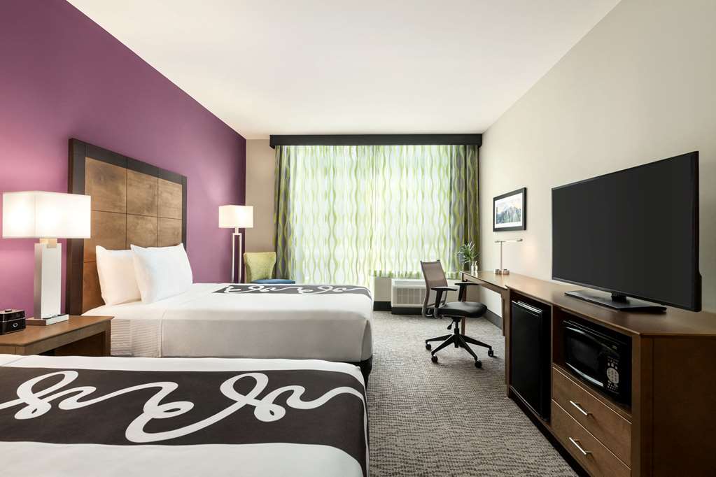 La Quinta Inn & Suites by Wyndham Burlington - photo 17