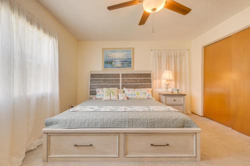 King size bed private bathroom flat TV in Clearwater, United States