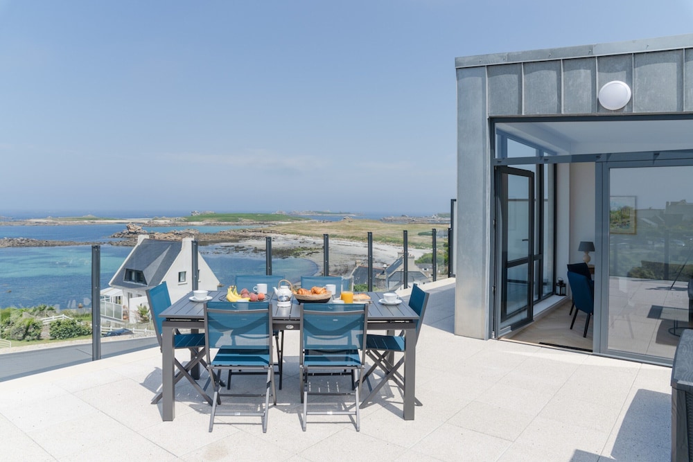 Apartment in Porspoder Near Plage du Bourg — 4-Star Luxury Hotel in Porspoder, France