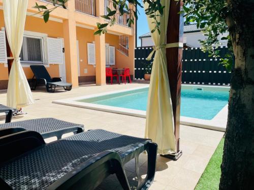 Boutique Apartment with Private Heated Pool — 4-Star Luxury Hotel in Novigrad, Croatia