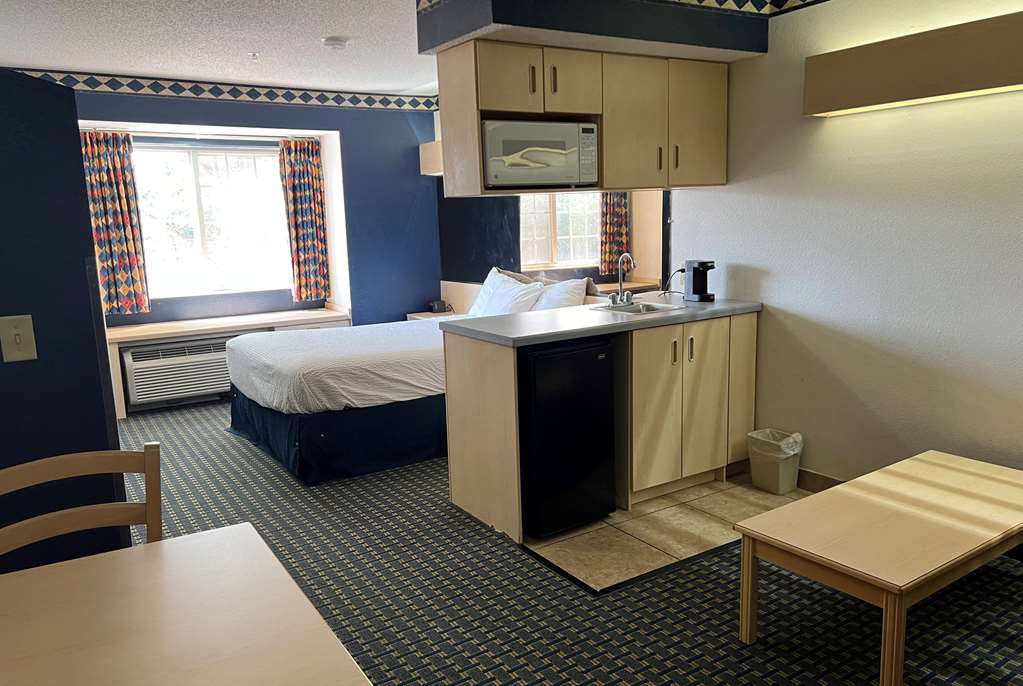 Days Inn & Suites by Wyndham Hutchinson - photo 19