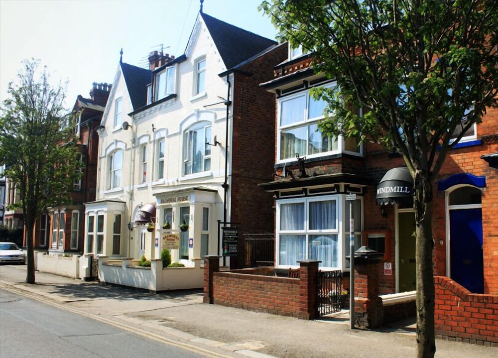 Windmill Guest House — 4-Star Luxury Hotel in Bridlington, United Kingdom