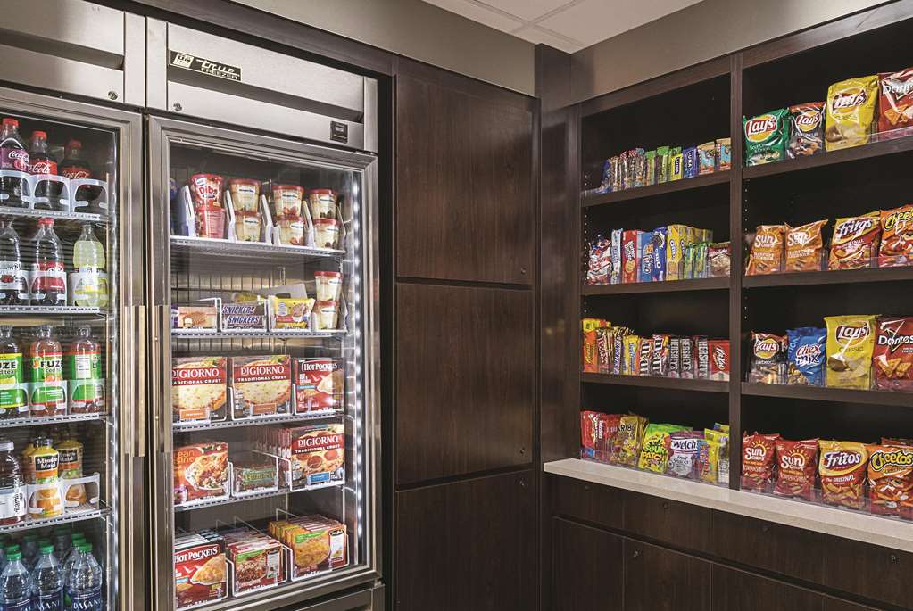 La Quinta Inn & Suites by Wyndham Ontario Airport - photo 55