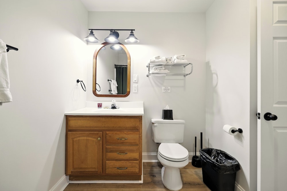 Hillside Motel LLC - photo 104