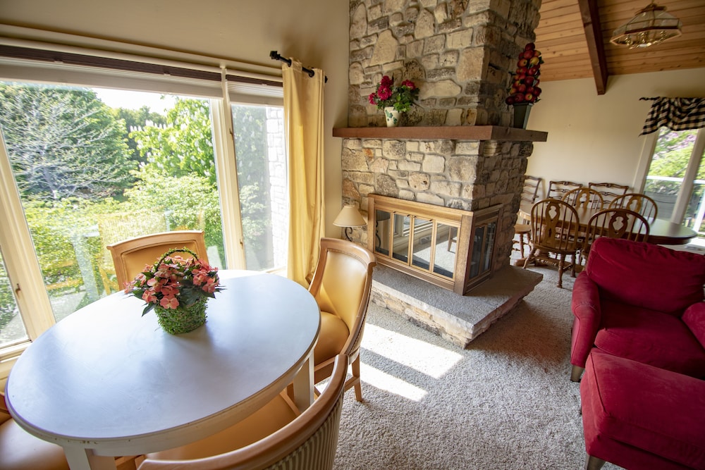 Coachlite Inn - photo 7
