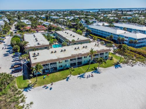 Pelican Place at The Nautilus in Holmes Beach, United States