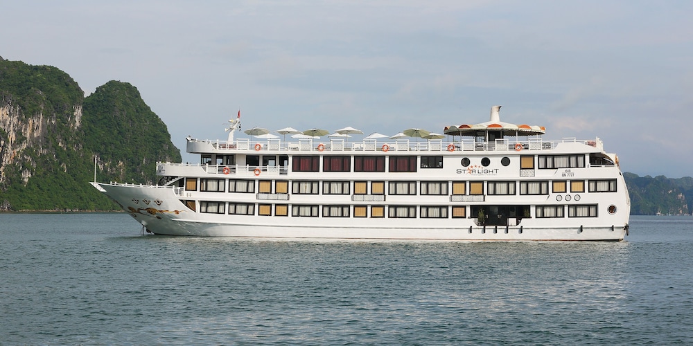 Starlight Cruiser — 4-Star Luxury Hotel in Ha Long, Vietnam