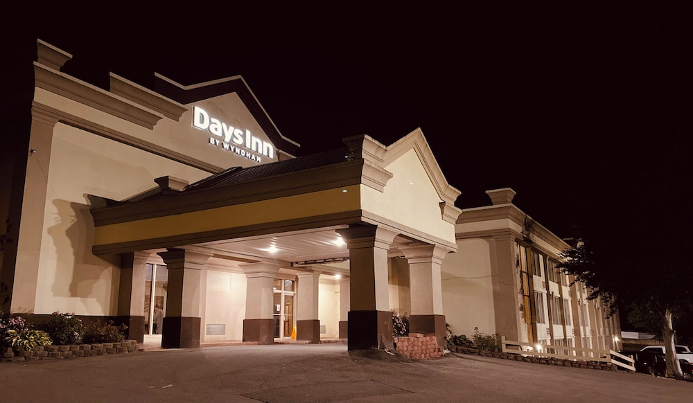 Days Inn by Wyndham Williamsport - photo 24