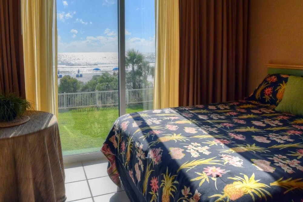 104 Long Beach Resort Tower IV - carbon neutral hotel in Panama City Beach