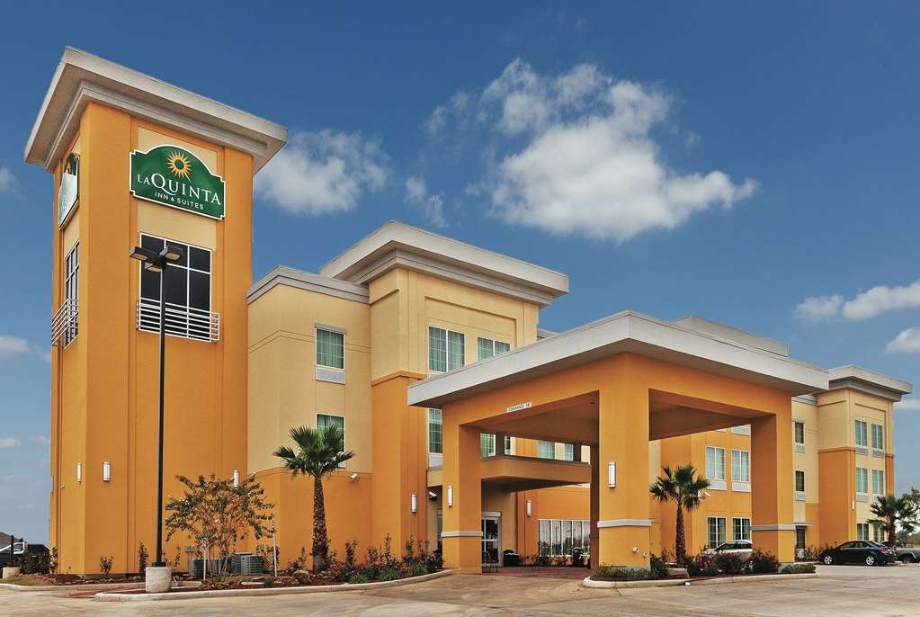 La Quinta Inn & Suites by Wyndham Jourdanton Pleasanton - featured photo