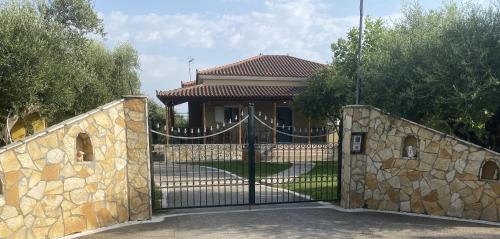 Vasiliki's House Zacharo 27054 Ilias — 4-Star Luxury Hotel in Zacharo, Greece