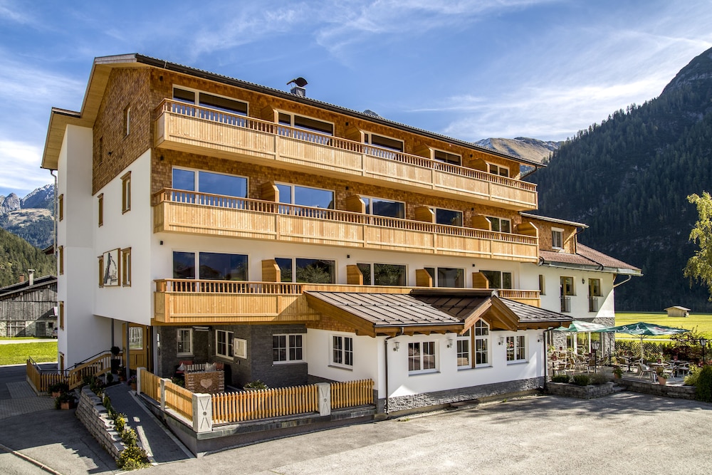 Wohlfühlhotel Berg Heil — Holzgau — photo 3