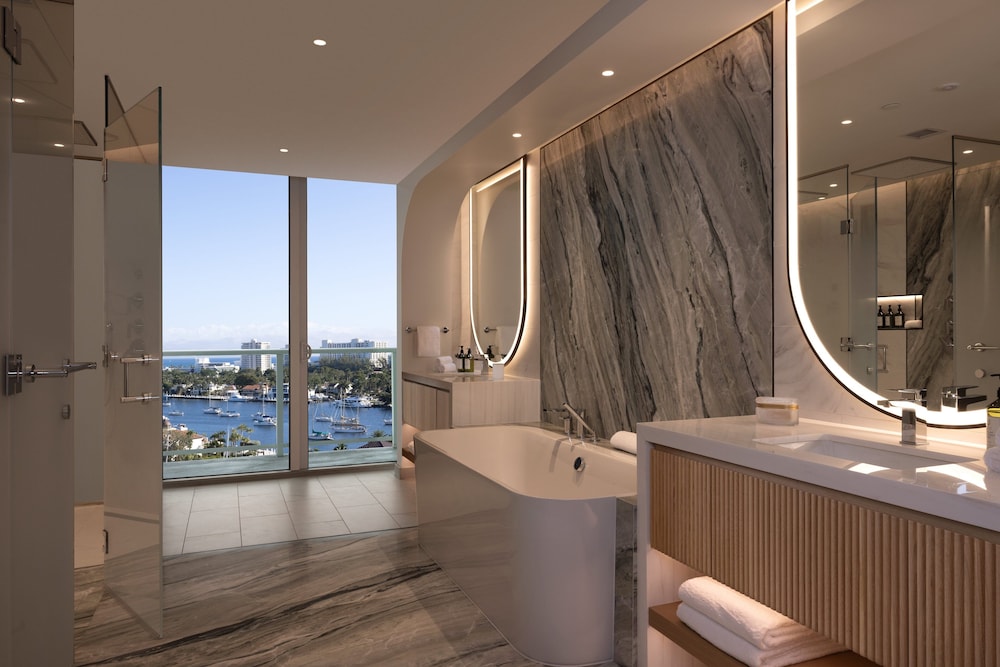 Pier Sixty Six Hotel & Marina - photo 33