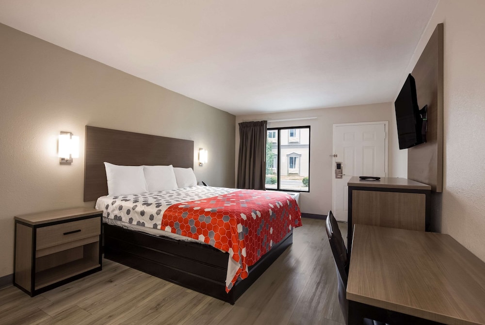 Econo Lodge Mobile Airport Blvd. - photo 14