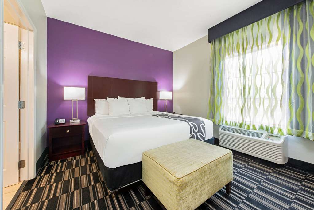 La Quinta Inn & Suites by Wyndham Bridge City - photo 21