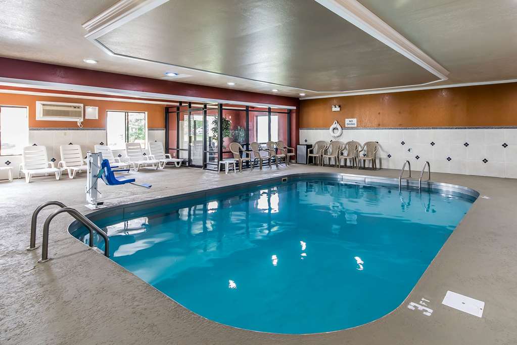 Quality Inn & Suites Evansville North — hotel in Evansville