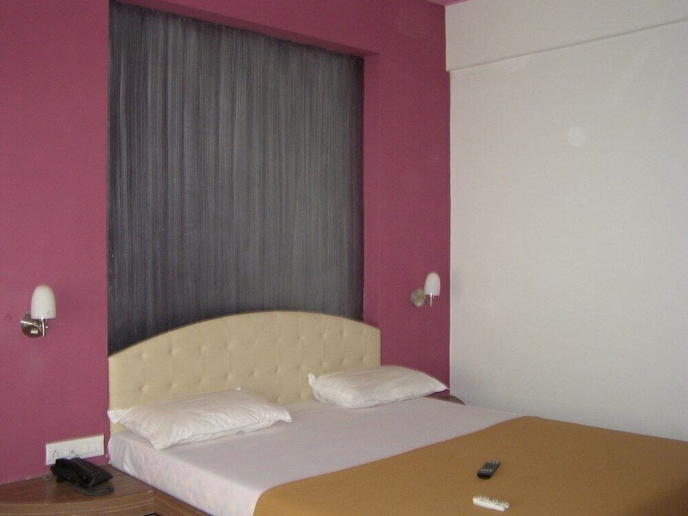 Hotel Sanai Residency — hotel in Wai