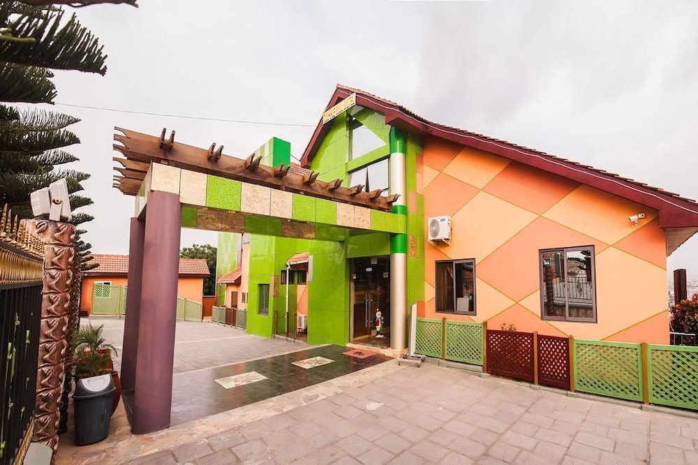 Triple Hill Hotel - last minute hotel in Accra