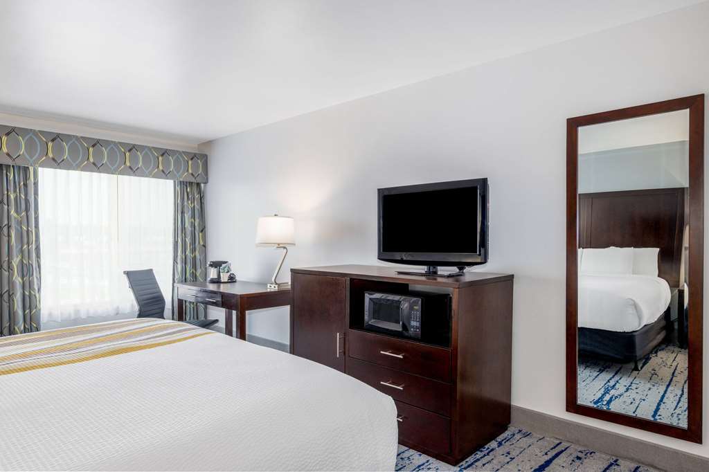 La Quinta Inn by Wyndham Lynnwood - photo 12