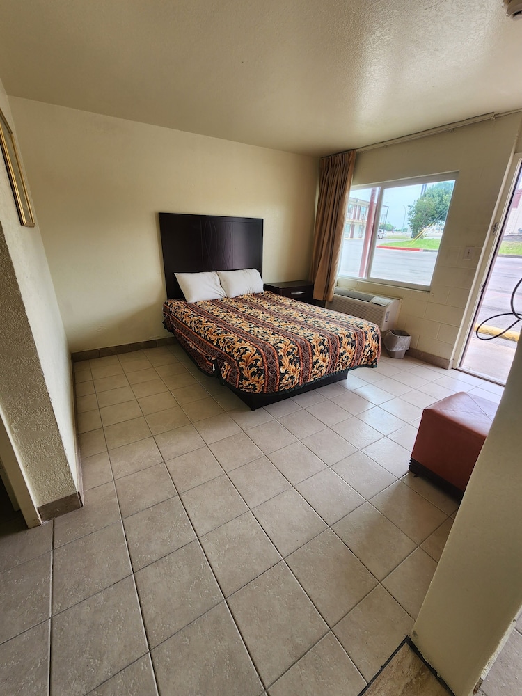 HomeTown Inn and Suites - photo 2