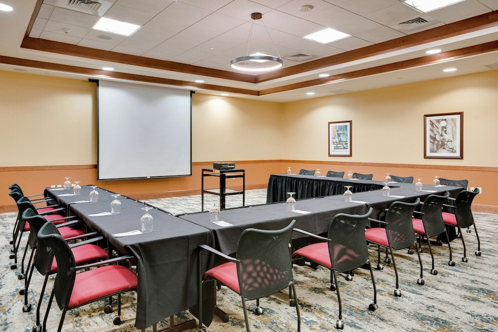 Hilton Garden Inn Milwaukee Airport - photo 47