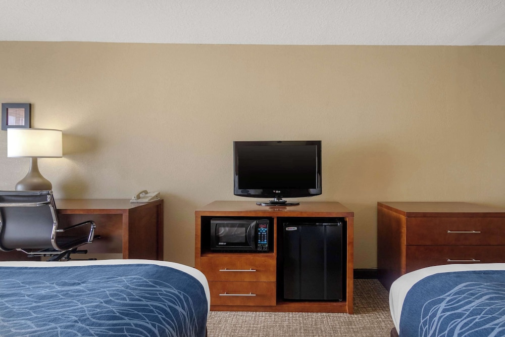 Comfort Inn & Suites Pittsburg KS - photo 10