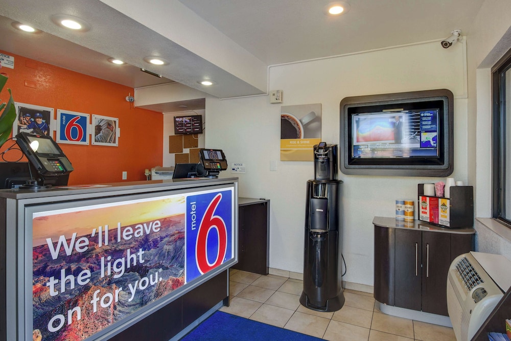 Motel 6 Tempe AZ Broadway ASU - photo 3