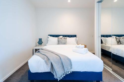 108 HighRise Condo Lake Bay View — 4-Star Luxury Hotel in Melbourne, Australia