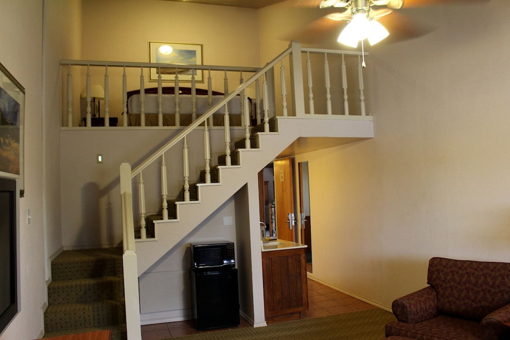 Inn of the Hills Resort and Conference Center - photo 12