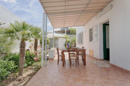 Dreamy Apartment with Veranda Pool And Parking — 4-Star Luxury Hotel in Trapani, Italy