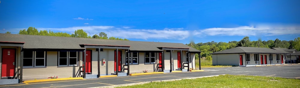 Whistling Pines Daily & Extended Stay Elizabeth City - photo 24