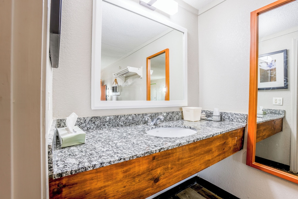 Cozy Garden Inn By OYO Hwy 40 Richmond - photo 36