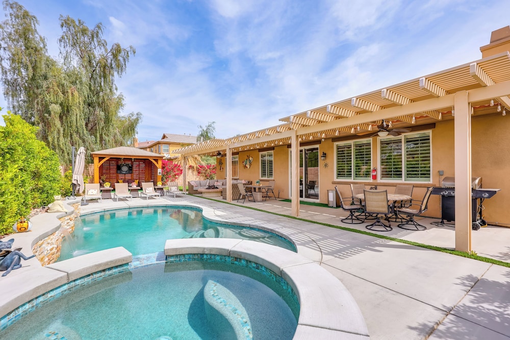 Gazebo Putting Green: Serene Indio Getaway in Indio, United States